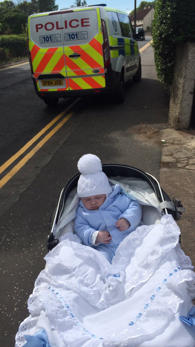 ClaireDickson88's tweet photo. @policescotland This is ridiculous that I have to walk onto a busy road with my pram because of this parking! https://t.co/m2Byv5YFqe