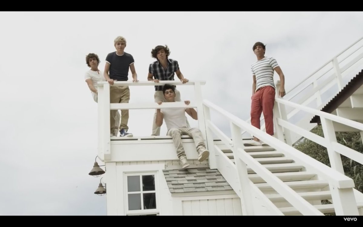 MANUNYA23012002's tweet photo. Н-ностальгия😫😥
#onedirection #onedirectionwemissyou https://t.co/roxL0Xk2Rx