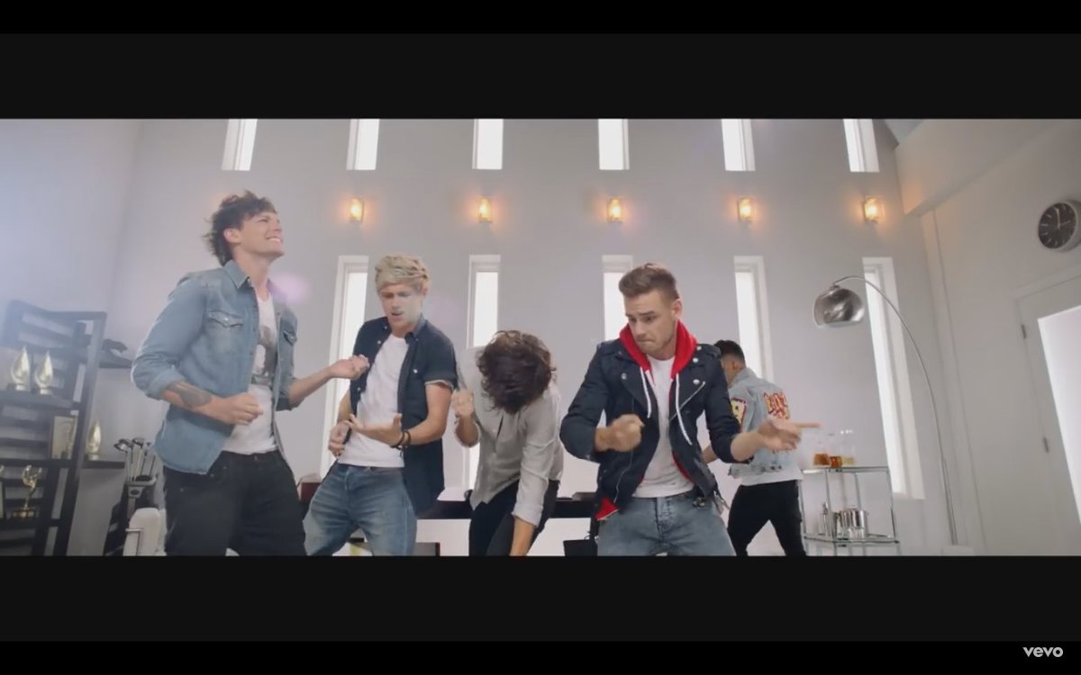 MANUNYA23012002's tweet photo. Н-ностальгия😫😥
#onedirection #onedirectionwemissyou https://t.co/roxL0Xk2Rx