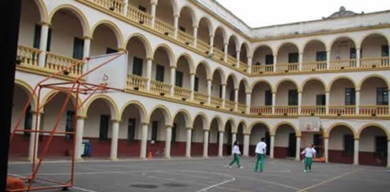 andresleo9107's tweet photo. Feliz cumple! Mi querido #ColegioDeBoyacá. 195 años al servicio de la educación. Que orgullo mi glorioso ser egresado de tus aulas #Prom2008 https://t.co/k3dh7k4rnn