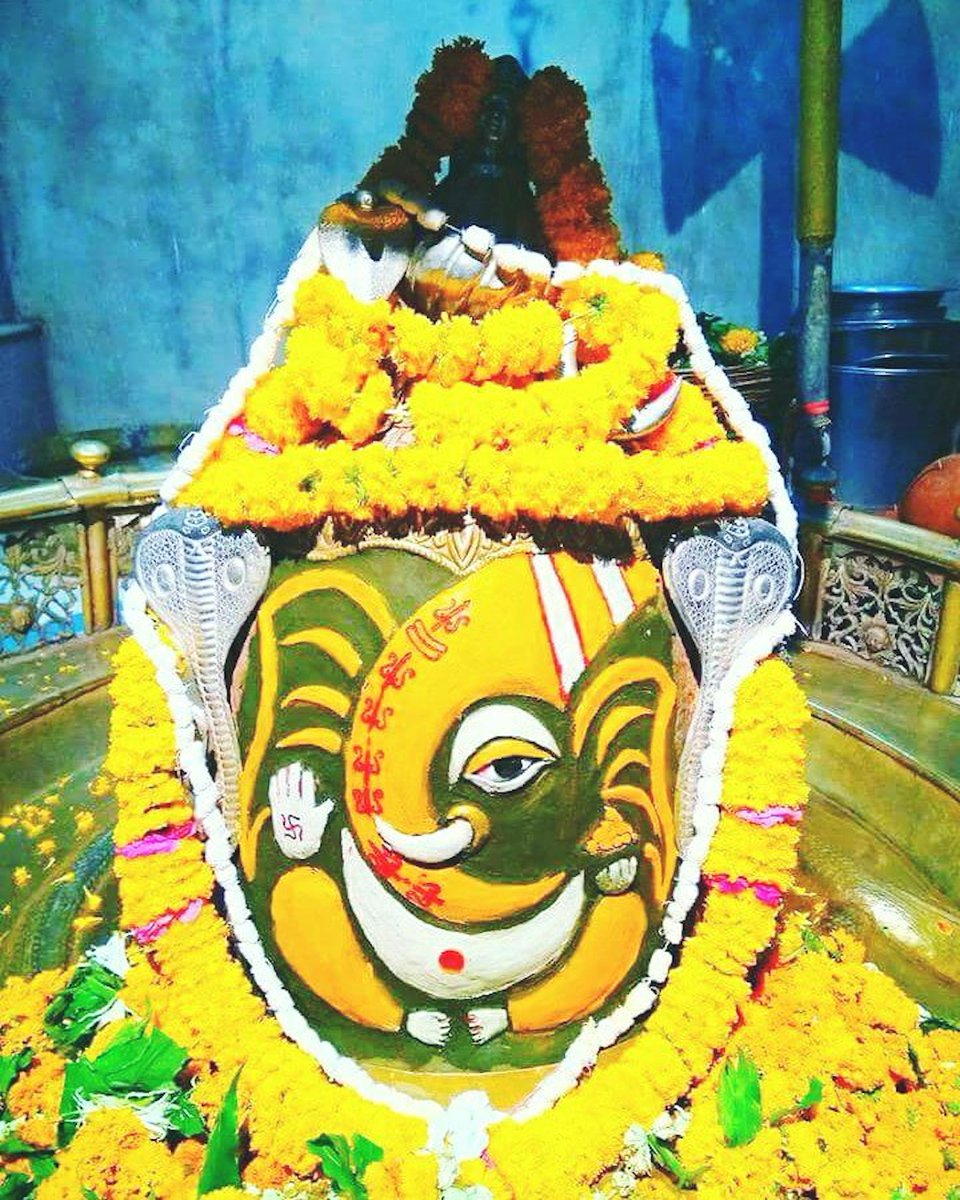 bipinchauhan's tweet photo. #IncredibleIndia #MPTourism #HeartOfIndia #Ujjain #PradoshKaal #Aarti #Darshan #Darsana #Mahakaleshwar #Anadikalpeshwar #Donate 💐🙏 #KBC 🇮🇳 https://t.co/yio3VMReWx
