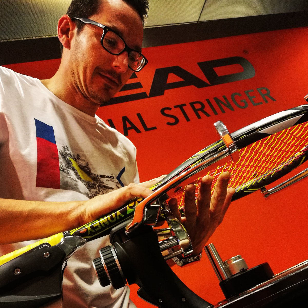 SRacquets's tweet photo. Resumen del paso de nuestro encordador @dpeniza por el @MutuaMadridOpen 2017 junto al equipo de @head_tennis #tennis #stringers #madrid https://t.co/Fo7DgWX7VC