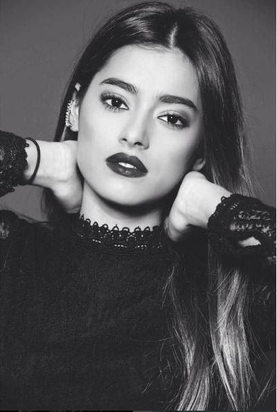 simaybarlas_FC's tweet photo. Simay Barlas kareler😘 
Resim: @canseljksljs 
Kişi: @simaybarlass https://t.co/MWKpgdrnWG
