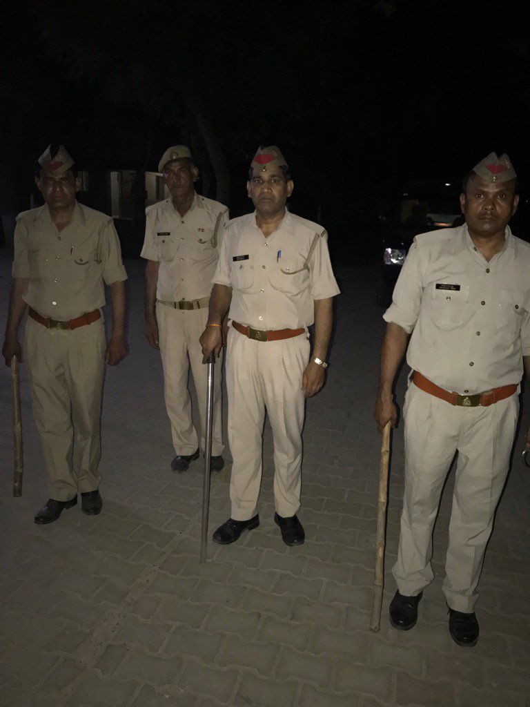 yaducogn's tweet photo. @noida police petrolling https://t.co/76aUa6Wwkt