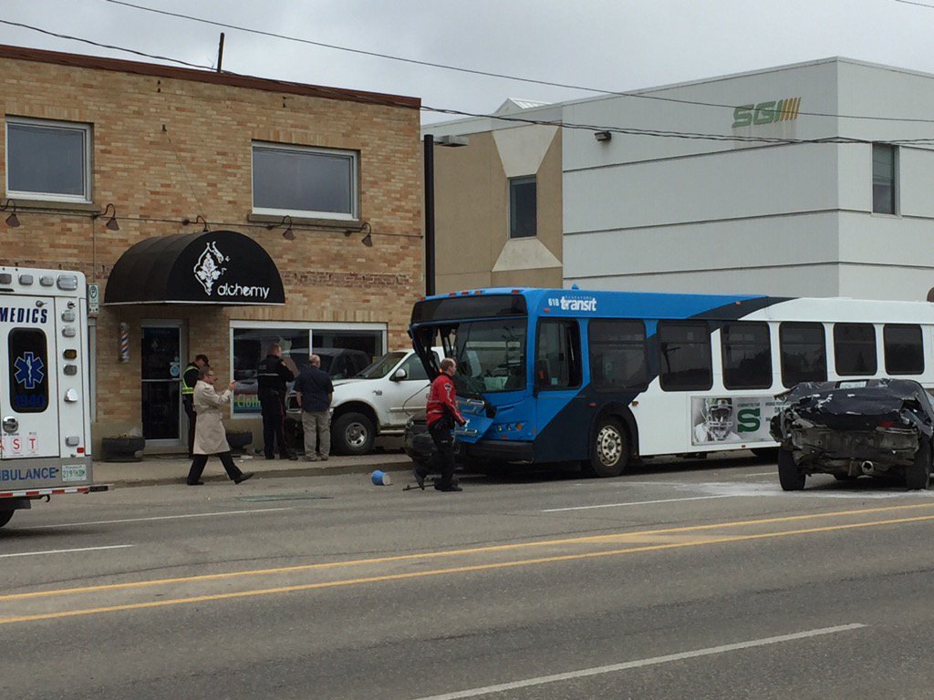 bergmichelle's tweet photo. Saskatoon police are on scene at a multiple vehicle accident on 2nd avenue in front of Alchemy and SGI. #Spnews https://t.co/kchZ6osVTA