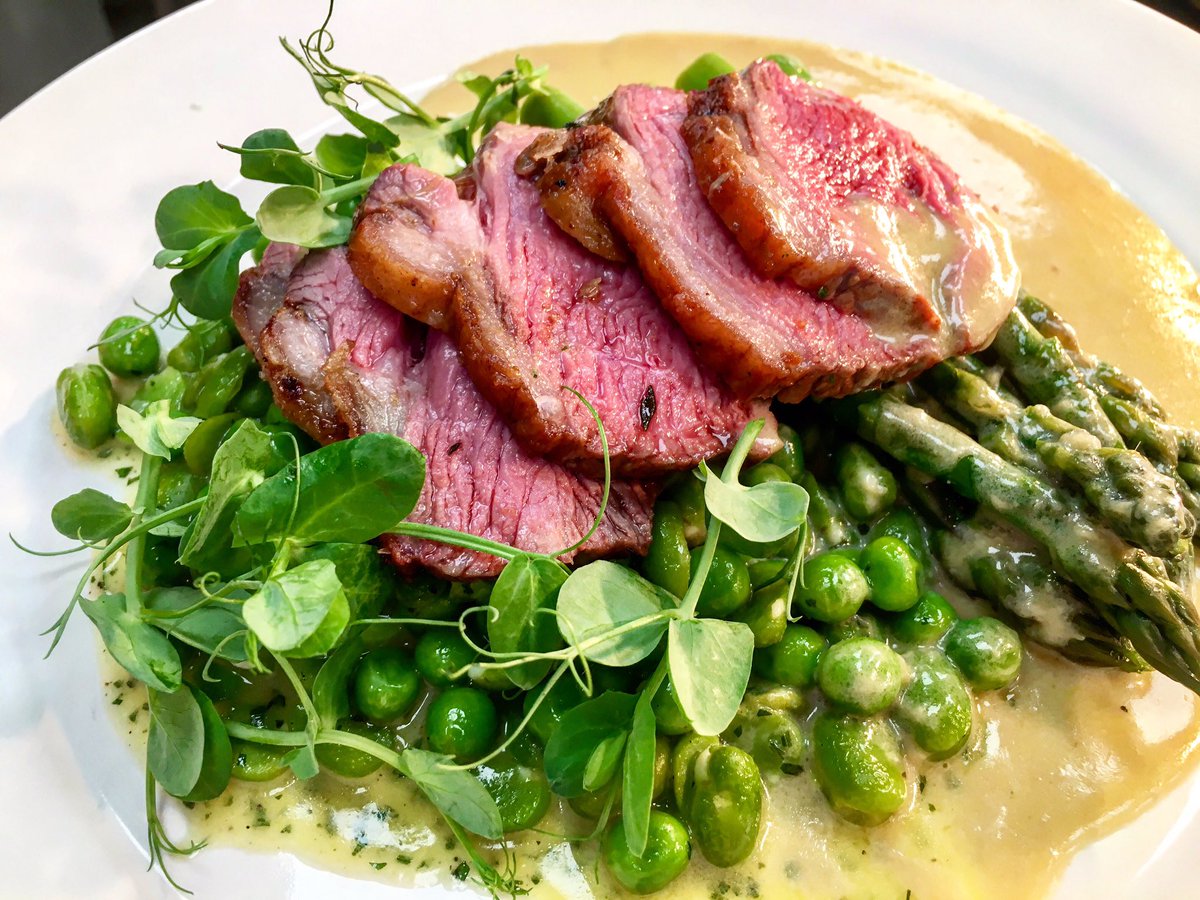 CallieAnneCooks's tweet photo. Rump of #suffolk lamb🙈👌🏽🙌🏽 Alongside, peas, broad beans &amp; bagna cauda. (On the menu this week.) 💚✅#literally #springonaplate https://t.co/7S5UtVKimO