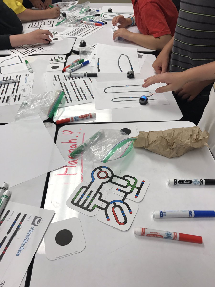 MrsCookTech's tweet image. STEM Day @HPEhawks #teamwork