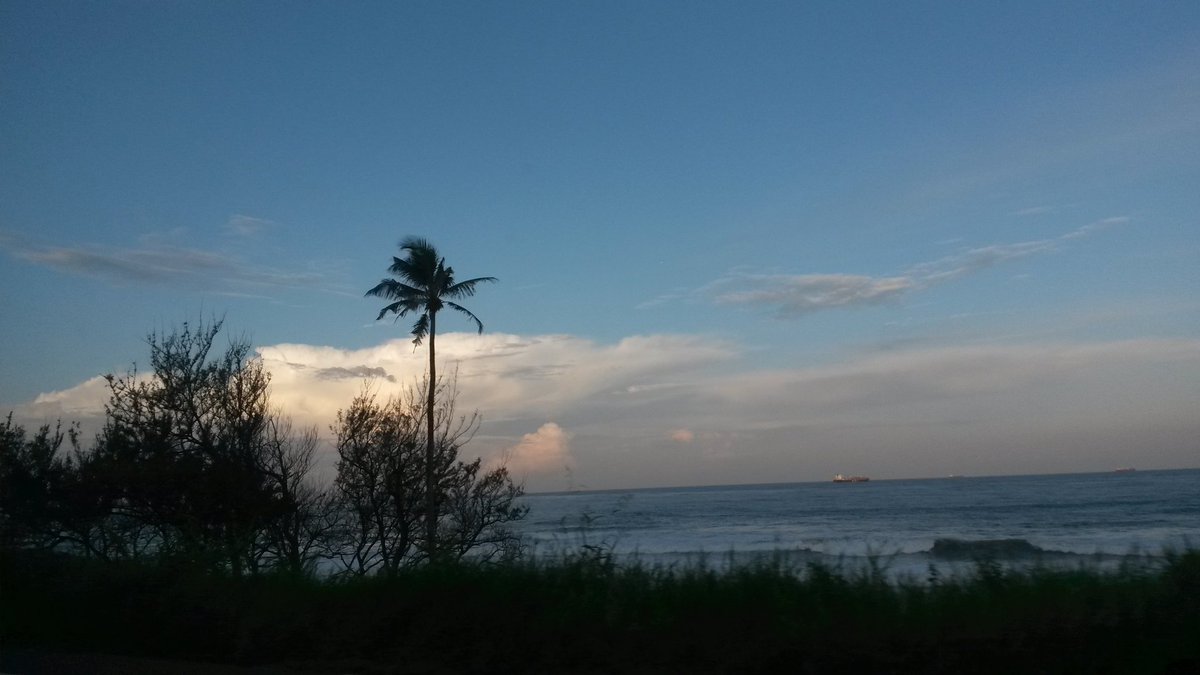 CarynFM's tweet photo. What a vuew after 5 days of manic rain #lifeinafrica https://t.co/TwXDmziS2D