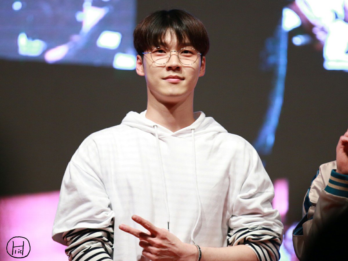 HOlic_618's tweet photo. 170517 중부대 축제 #매드타운 #MADTOWN #호 #재호 #송재호 #HO

오빠 미모 실화냐,,🙈 https://t.co/w7E4C08lAY