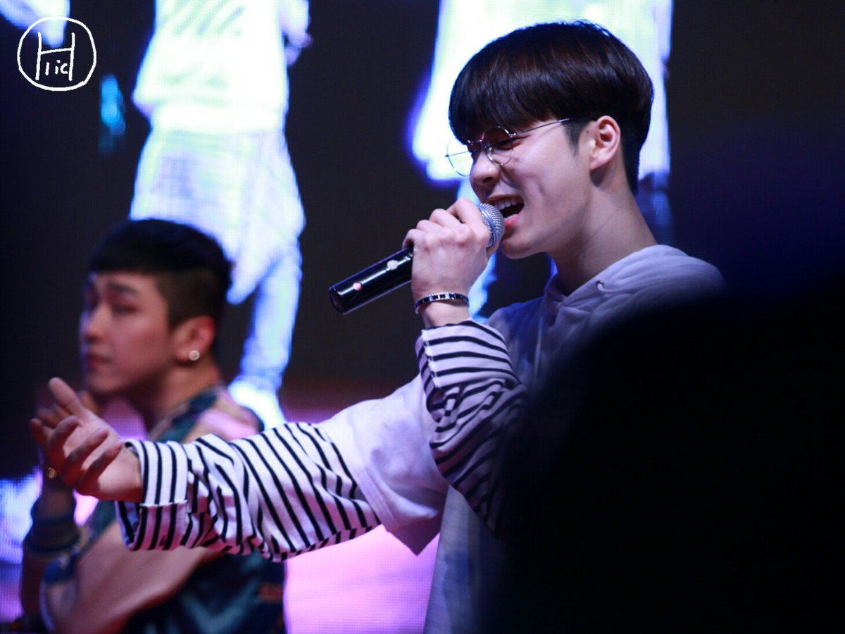 HOlic_618's tweet photo. 170517 중부대 축제 #매드타운 #MADTOWN #호 #재호 #송재호 #HO

오빠 미모 실화냐,,🙈 https://t.co/w7E4C08lAY