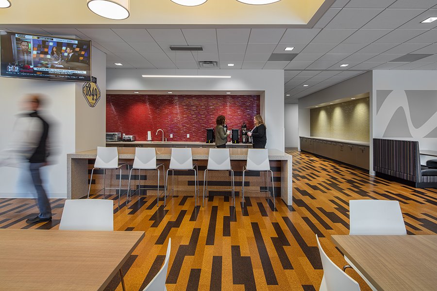 JackieP_EUA's tweet image. Congratulations to the @EUA #deisgn team for the @DailyReporter win for the @MenashaGreen new HQ! #gooddesignmatters #workplaceexperts
