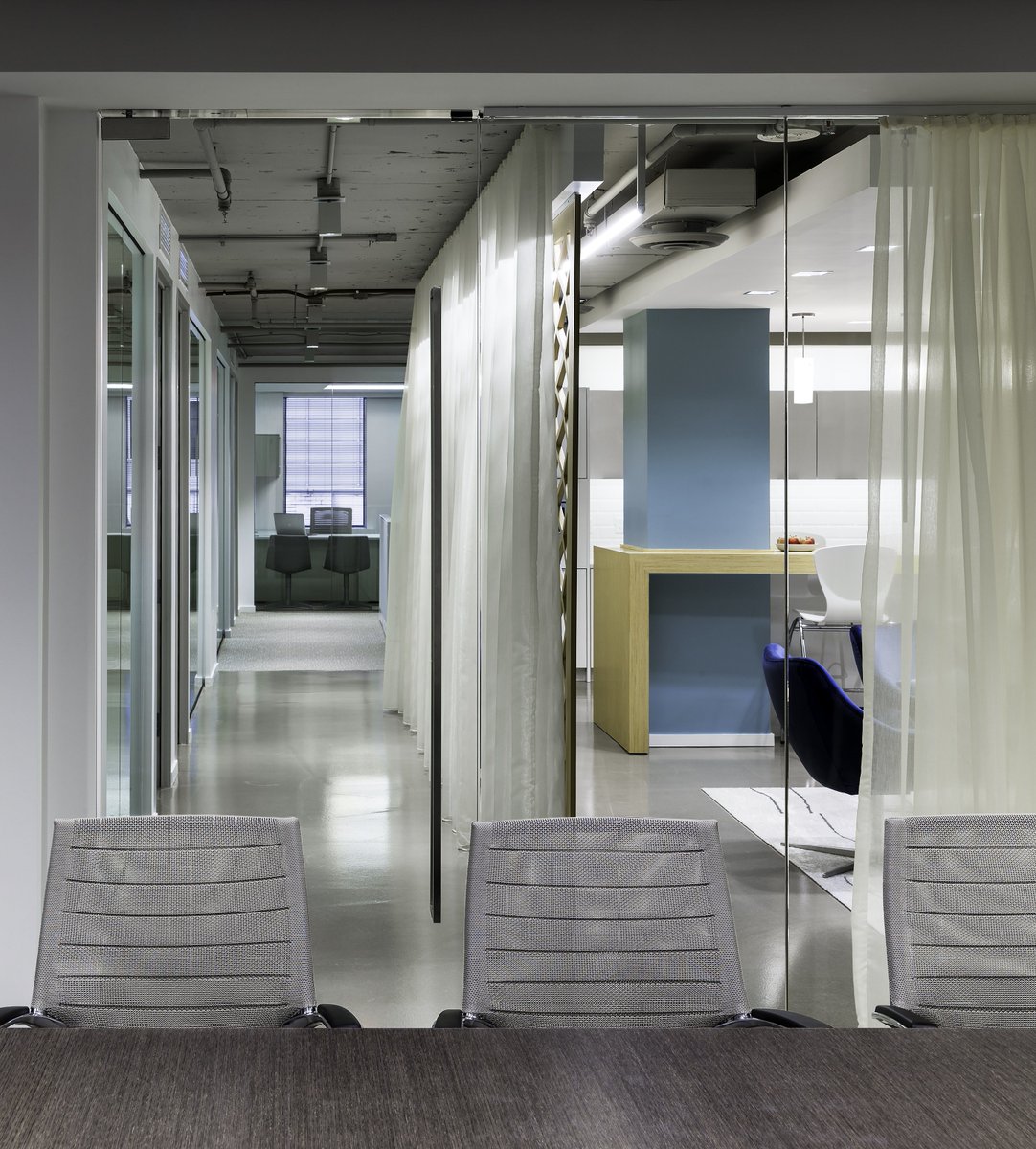 CorenicCG's tweet photo. This interior fit-out for @SRCDtweets DC office space was designed as a family-style living room environment.#ConstructionByCorenic #Corenic https://t.co/1CIQPqhvZ4