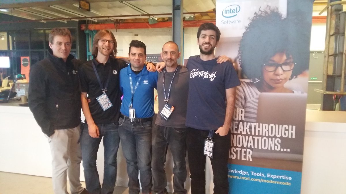 AdamMiltonBarkr's tweet photo. The @intel software innovators @CodemoAmsterdam 2017 #IntelSoftwareInnovators #IntelSoftware https://t.co/GeM8TKDC93