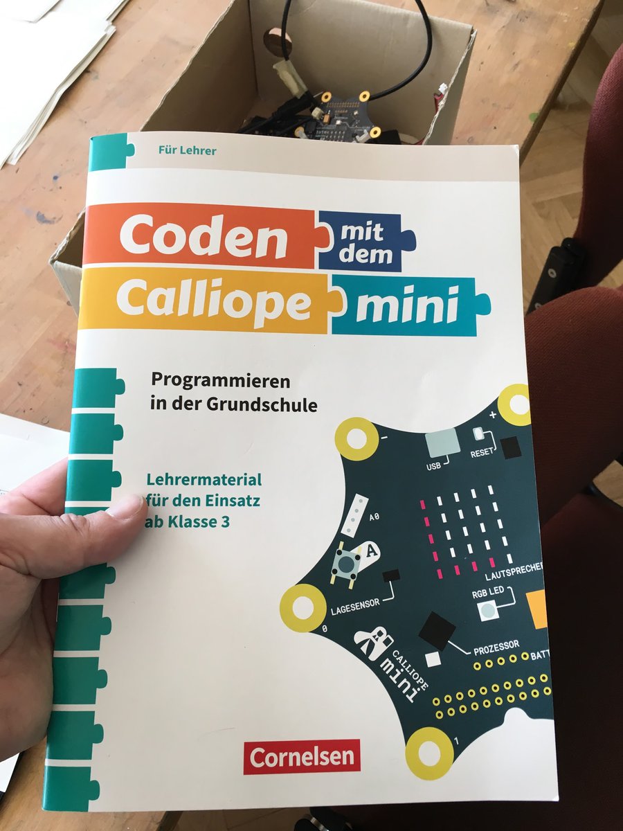 calliope_iot's tweet photo. Kaum ist #CalliopeMini verfügbar: Buch "Coden mit dem Calliope mini" @cornelsenverlag Grundschule 3./4. Schuljahr verfügbar #Programmieren https://t.co/iWpcWNJq3q