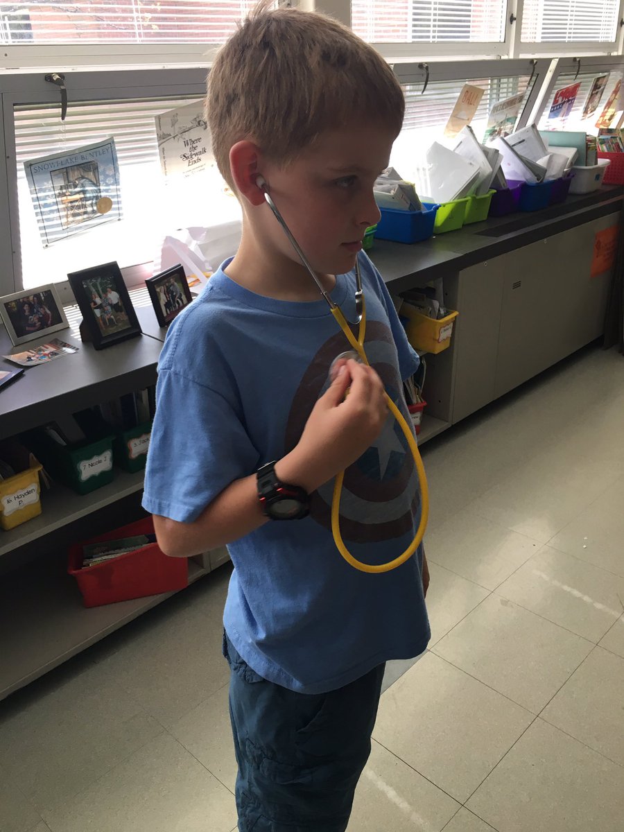 Ms_DadeysRoom's tweet photo. Heart stations with Dr. Helms! #cherokeeinspires https://t.co/JwL70KrXLG