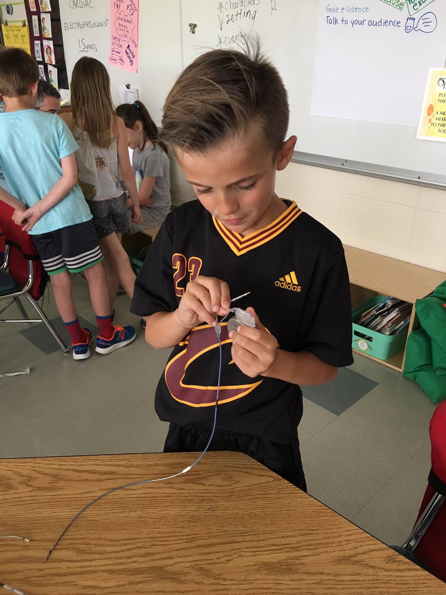 Ms_DadeysRoom's tweet photo. Heart stations with Dr. Helms! #cherokeeinspires https://t.co/JwL70KrXLG