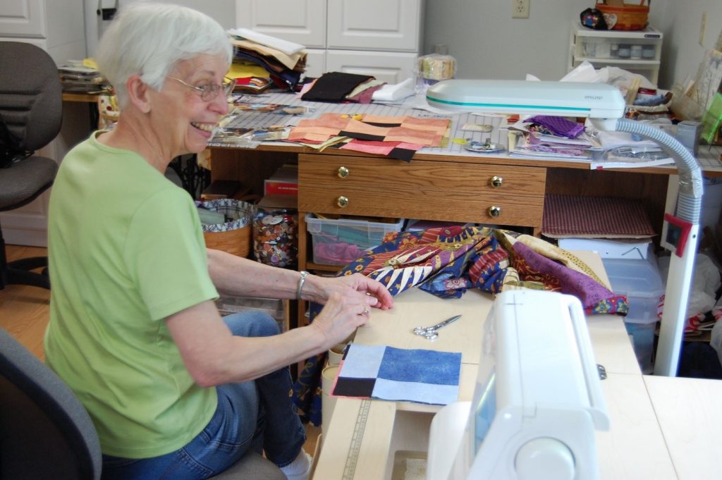 AmyLouPatterson's tweet photo. Best Lamps &amp; Magnifiers for Hand Sewing Quilts - https://t.co/vtBX6fL7vw https://t.co/5cKCCecidN