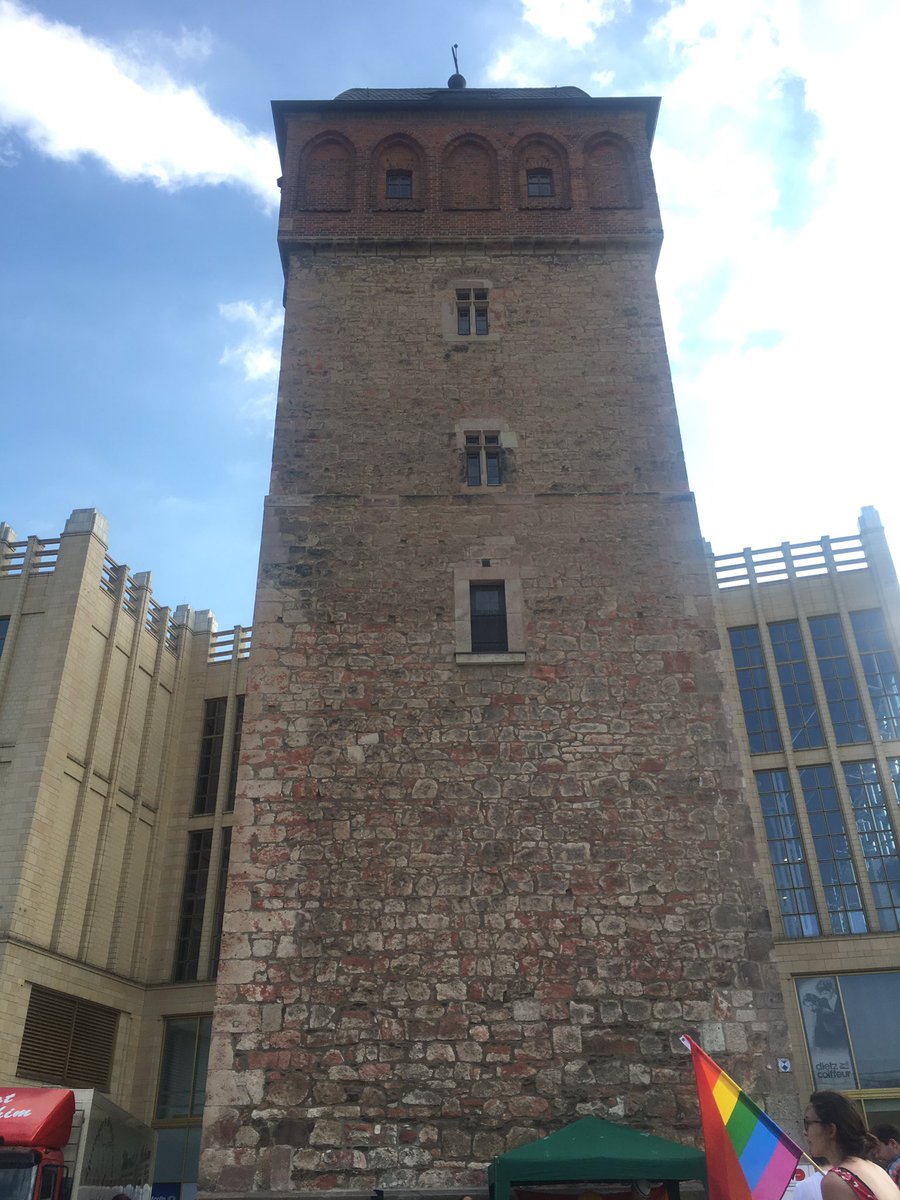 ChemnitzCSD's tweet photo. #Rainbowflash 🌈 zum #IDAHOBiT17 jetzt am Roten Turm #Chemnitz #loveislove #csdc17 https://t.co/B9iVhZdlMw