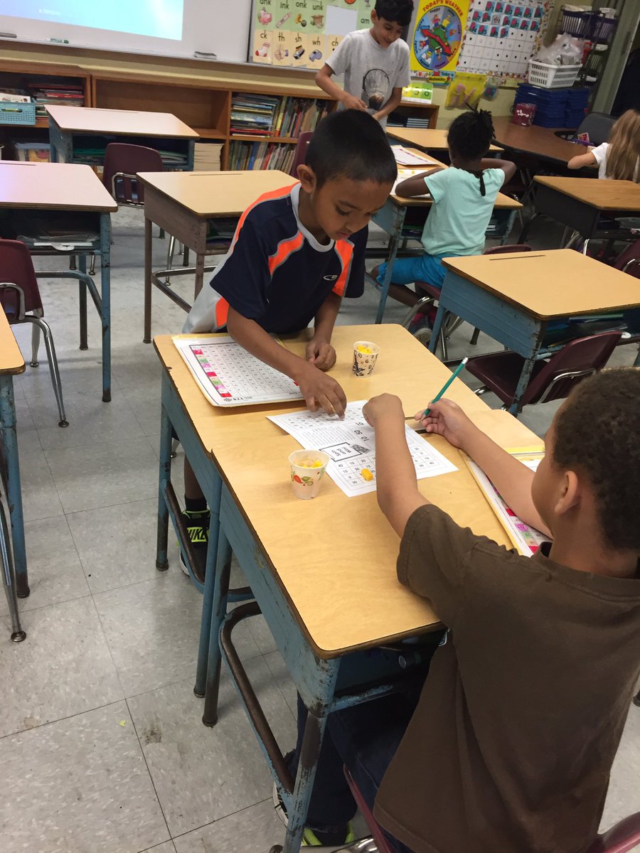 LynnCrest1AM's tweet photo. Spin and Win Subtraction!! #firstgraderocks @CoachOsborne https://t.co/5QGjllC2go