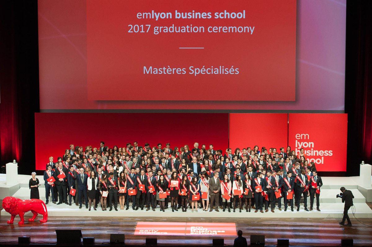 Laspheredp's tweet photo. ACTU EVENT : Deux cérémonies de remise des diplômes en une seule journée pour emlyon business school : https://t.co/dOfSYrT0Nw @EMLYON https://t.co/kfEwTu79Db