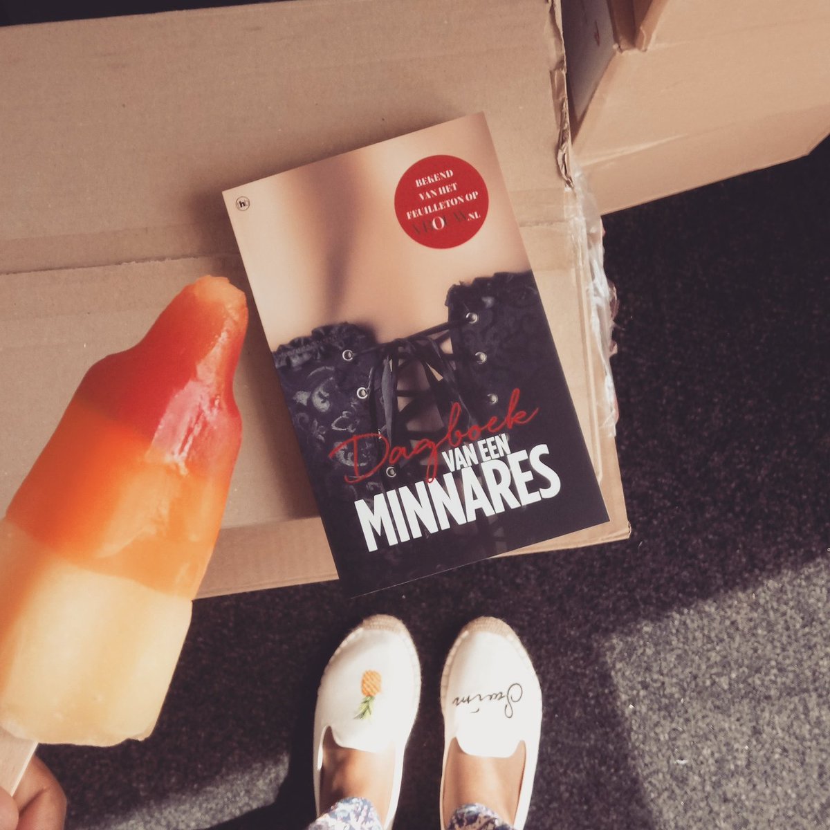 TheHouseofBooks's tweet photo. Spannend en openhartig, #DVEM biedt 100% garantie op een hete zomer... Nog een paar dagen wachten! ☀️ https://t.co/jE2jEp7y0c