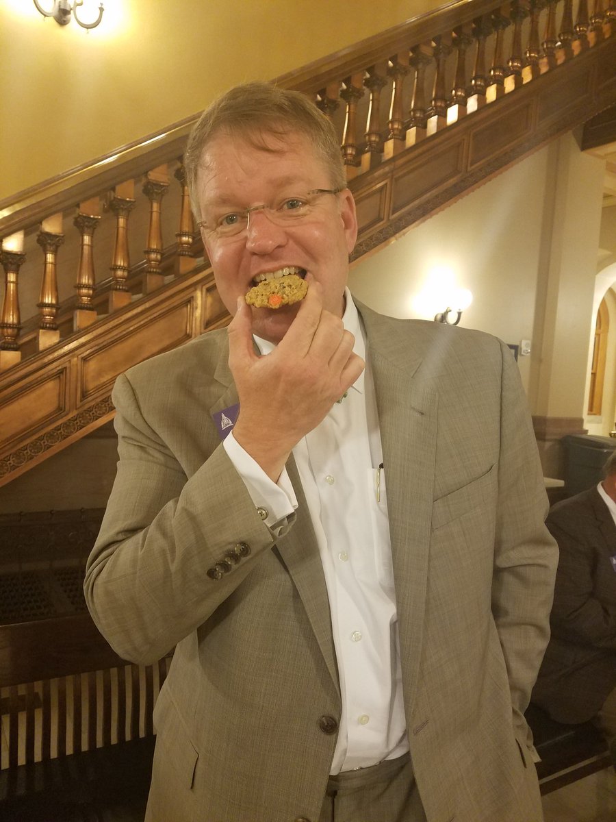 VSCookieAngel's tweet photo. Veto Session Day 13 = Monster Cookies #ksleg #cookies #vetosession #GFWednesday Photo featuring @Carter_Group https://t.co/zzcuF0JwCh