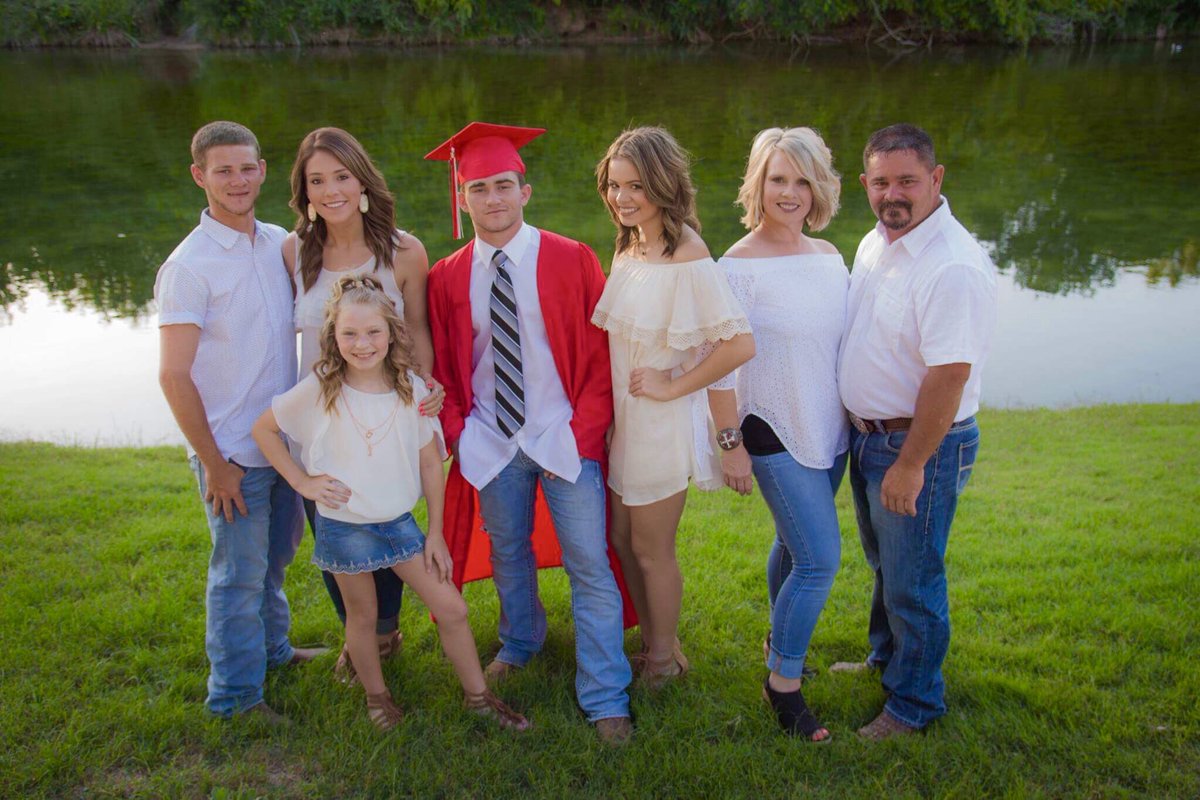 dancelover40's tweet photo. @CottonPatchCafe #COTTONPATCHGRAD https://t.co/yMsk51QyWV
