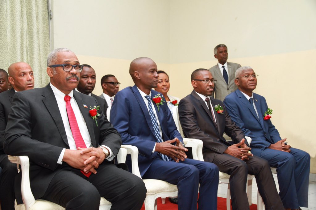 moisejovenel's tweet photo. Mwen akonpaye 1e Minis @lafontantguy ak Senatè Fourcand nan lokal OFATMA a pou mwen inogire yon nouvo Sant Dyaliz pou sèvi popilasyon an. https://t.co/K2cQ23Isb7