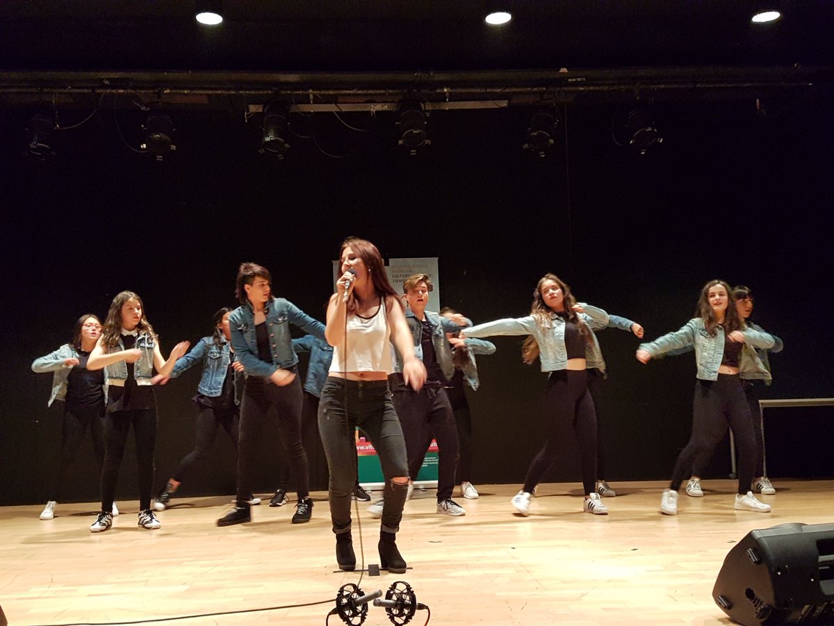 Lo pasamos en grande en la exhibición de Canto y Danza Urbana.Muy bueno el resultado de lo aprendido en los cursos de Xtraclub.150Asistentes
