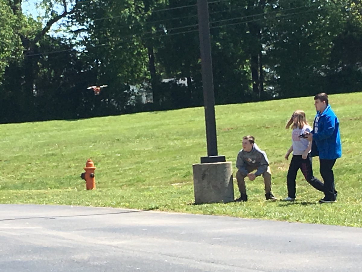 Eastside_PLTW's tweet photo. #Beautiful day to wrap up test flights for the school year #drones https://t.co/jzDE3mZosF