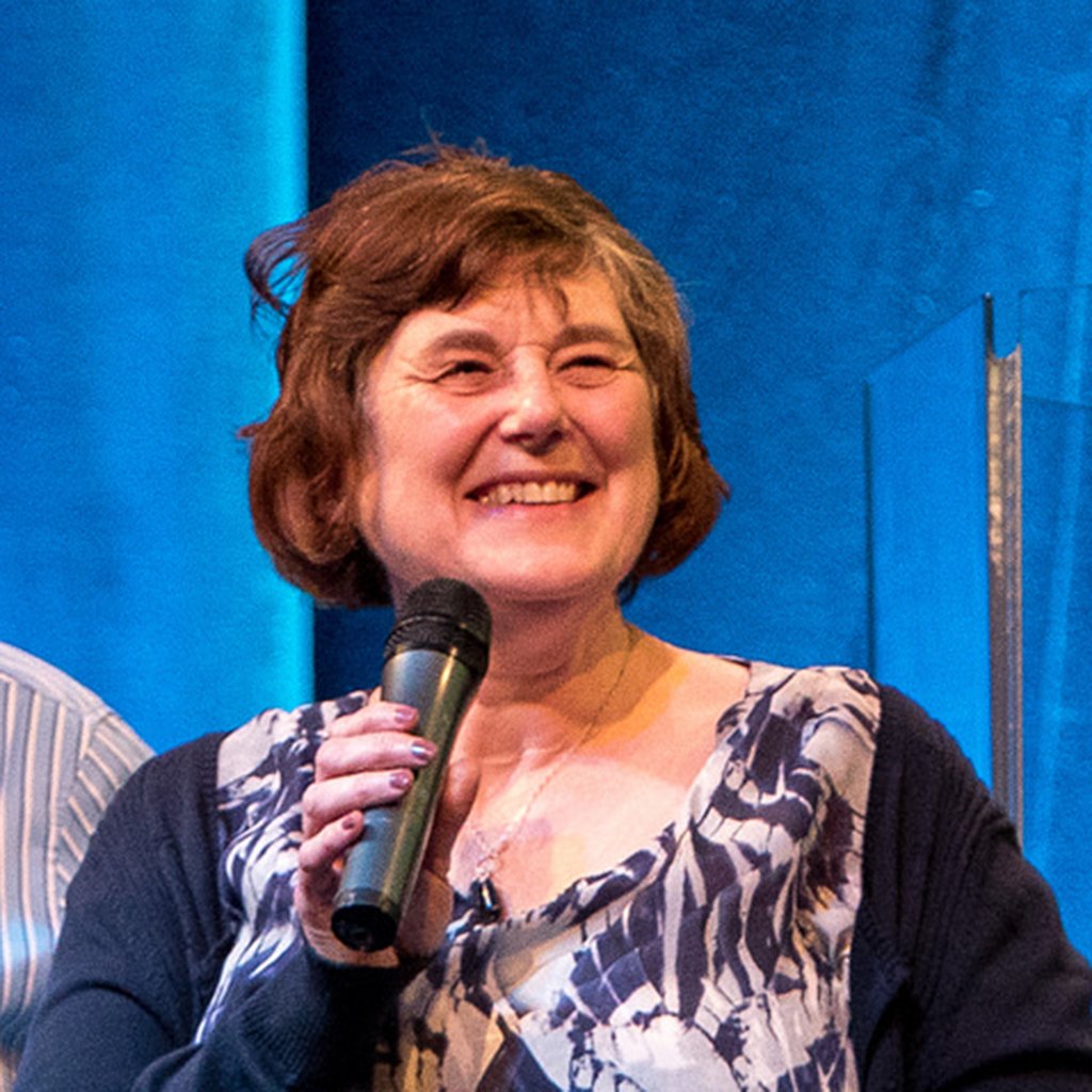 vineyardsta's tweet photo. Drumroll please... We're delighted to announce that Linda Hall is hosting not one but TWO workshops at our #WWAH Tix https://t.co/DoqUPKIX3x https://t.co/YSfxM0nTmc