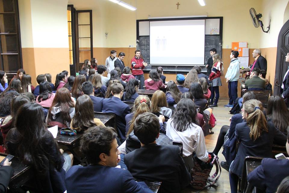 Se realizó en nuestro Colegio la primera capacitación para los alumnos participantes del Modelo Interno de Naciones Unidas.
¡Felicitaciones!