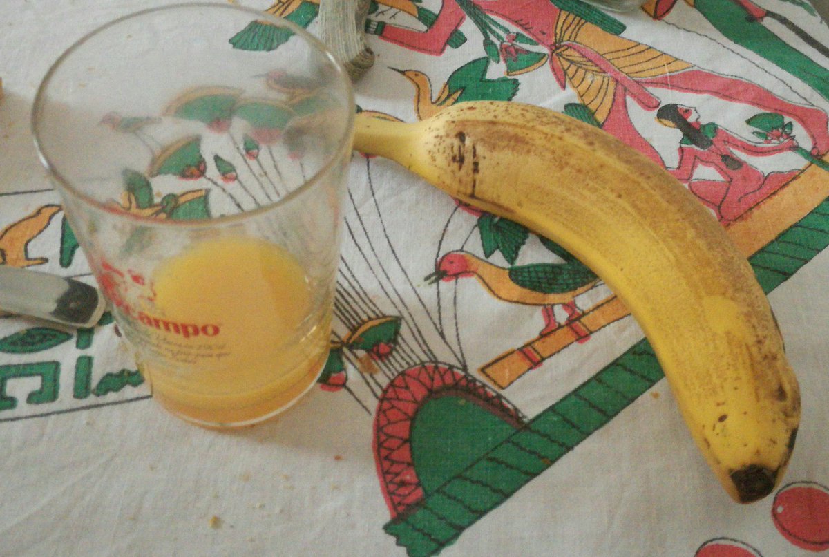assholevegan's tweet photo. middle morning snack, lunch and middle afternoon snack (the juice was full, i swear) https://t.co/IVjuga4rXY