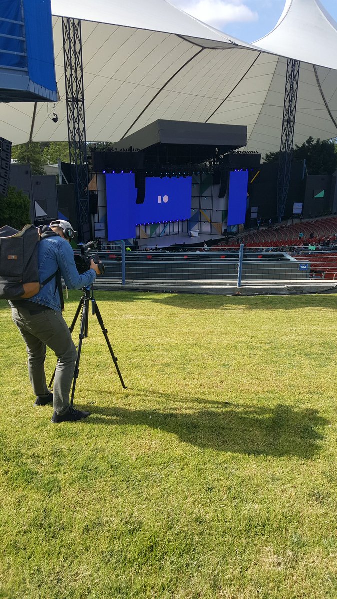 olgalg's tweet photo. It's about to get #Googley in here. Let's do this #IO17 https://t.co/D47zL1d5wf
