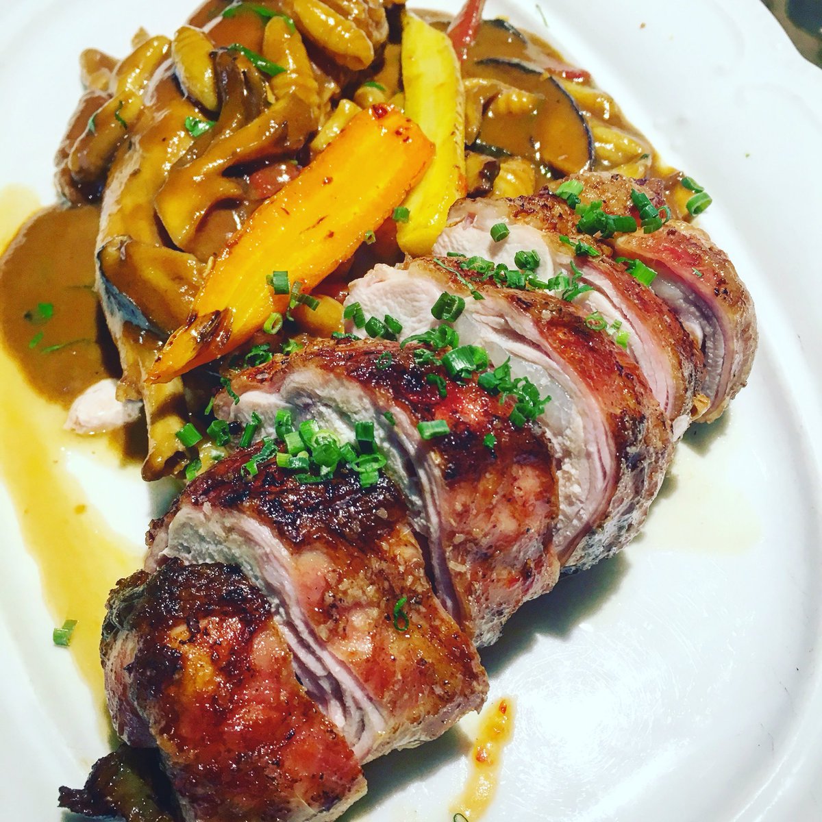 LAPIN CHASSEUR
Cavatelli Fait Maison, Carottes et Sauce Chasseur
HUNTERS RABBIT
Cavatelli, Carrots, Hunters Sauce