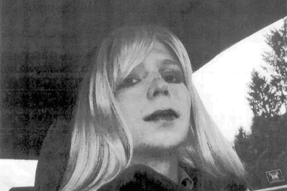 courrierinter's tweet photo. États-Unis • La lanceuse d’alerte Chelsea Manning sort de prison https://t.co/sMc2f9NqC0 https://t.co/gRklNp7f2I