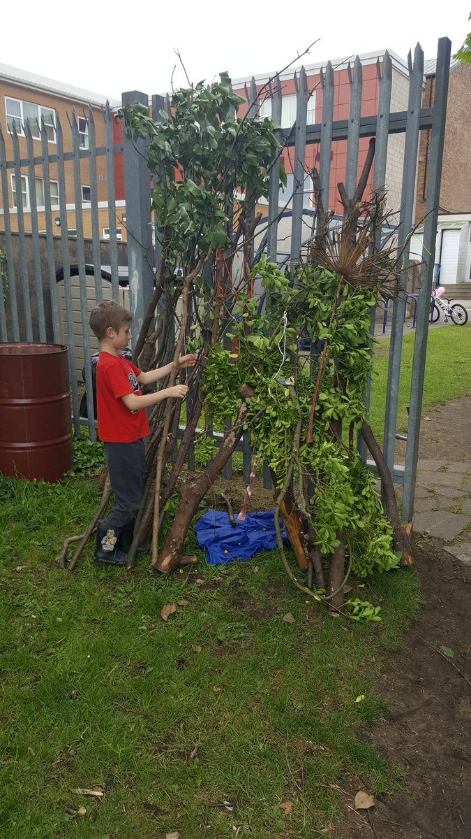 GreenTimeFS's tweet photo. Experimenting with counterweights &amp; harnesses and a bit of den building today! @ursulineprimary @ForestSchoolUK https://t.co/6MEfu06ghy