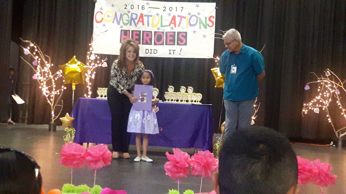 FCordova_PHES's tweet photo. Kinder award ceremony!!! Thank you Ms. Beatancourt we love you!!! #byebyekinder #hello1stgrade @CBetancourt_PHE @PHeart_ES #TeamSISD https://t.co/f8o3LhyHrh