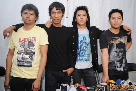 RDRwear's tweet image. Sweater RDR-EVO | Info / tanya2 silahkan kontak kami : 
082299215064 (WA) 
5FA2A344 (BBM) 
LINE : @vhc9087m