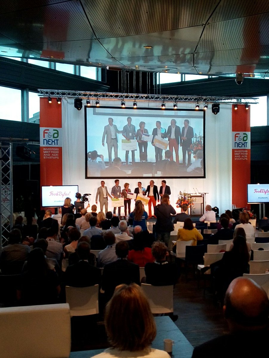 HaimesSarah's tweet photo. Prince Constantijn was great fun giving out the the prizes at #fa_next congrats Winners: #Cerescon #NeoFarms #Koupe ! @StartLifeNL https://t.co/mozSo2ooAp