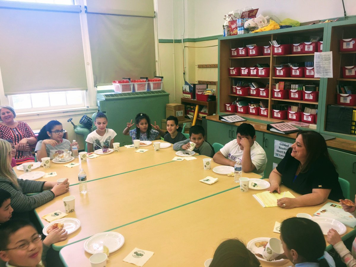 NYCSchoolsD25's tweet photo. Superintendent DiMango met with students from #Q029 & #Q129 to brainstorm names for the new CP Middle School #Q336. https://t.co/CIAXlPSo9w https://t.co/r9WgKR5p3X