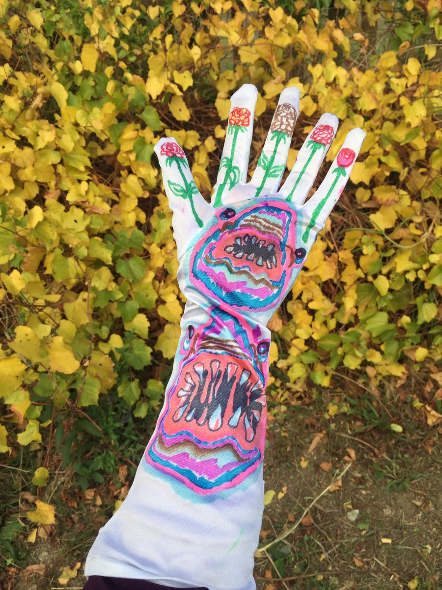 cumerlier's tweet photo. making lots of gloves for winter https://t.co/Kh9kvVCQn8