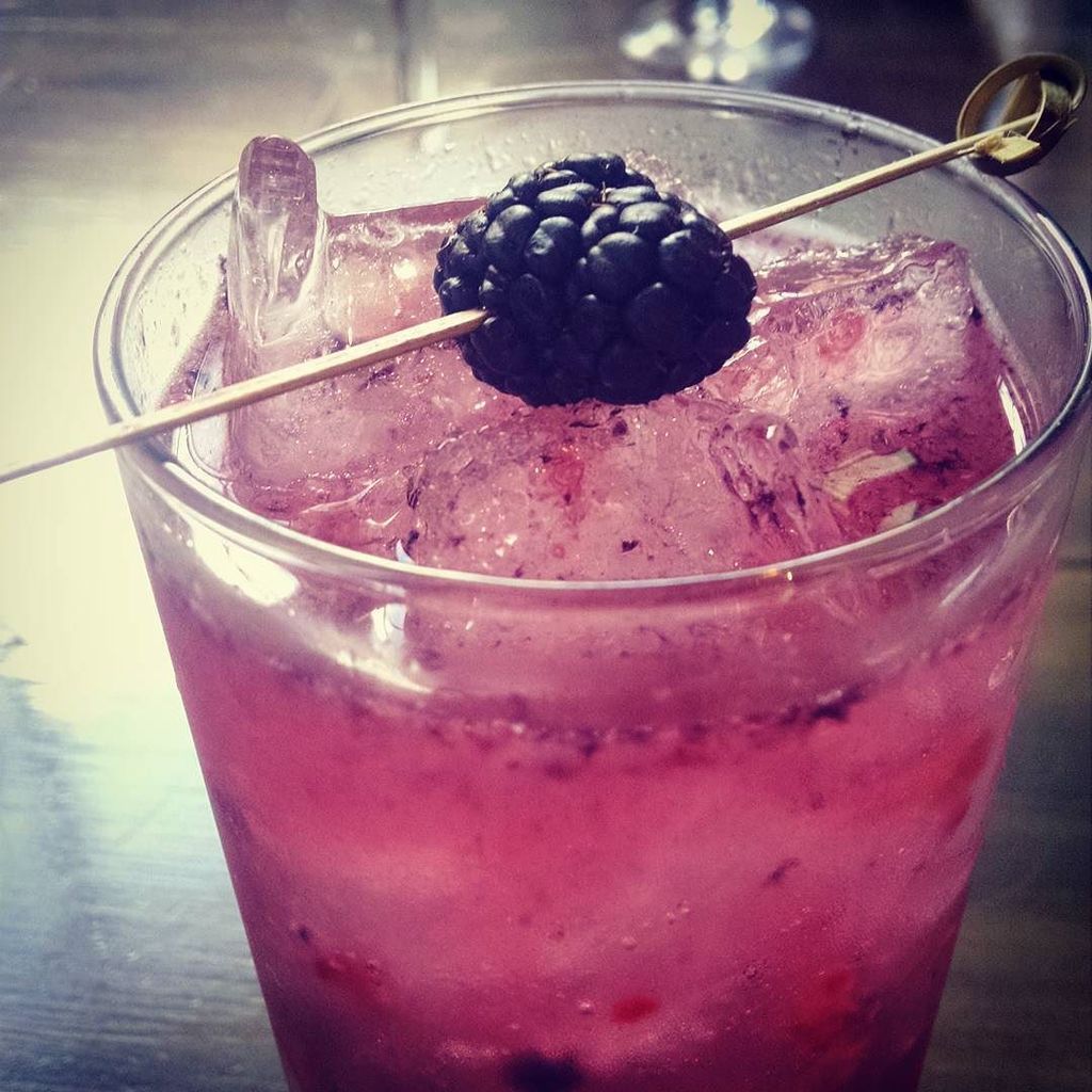phoenixsavannah's tweet photo. Enjoying some crafted cocktails at Soho South!  #buylocalsav .
.
#savannahga #fun #corevalues https://t.co/e2gObCJsRm https://t.co/xLZST2CCBQ