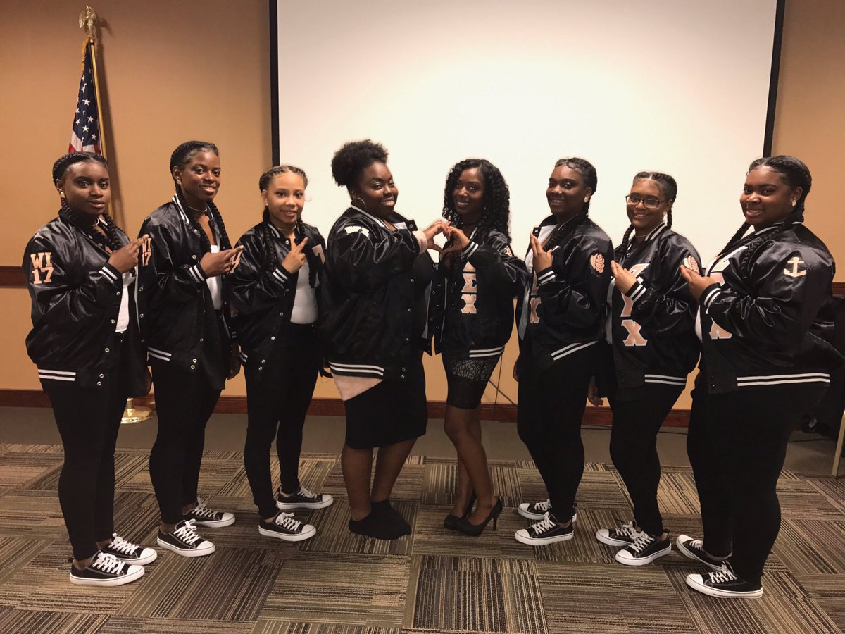 ou_zchis's tweet photo. Deans & Neos @Chacarraegeston @fejirocean @tiera_brianaa @taysimoneee @BRIErito @nitrabrown @SheGorgeous_BTW #PeachyWednesday l๐๐ฆโจ๐ https://t.co/pDg5j9vtNT