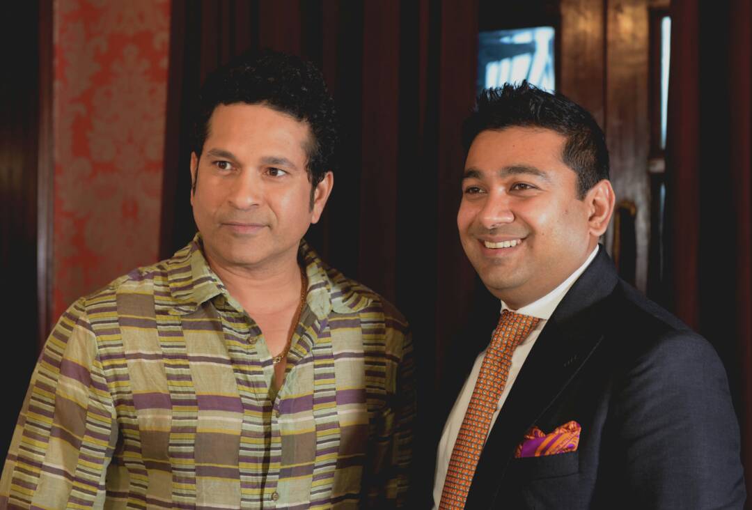 rishidarda's tweet photo. Junior bhai ke jalwe!Karan Darda with the God himself-interviewing for print &amp; digital.Wah mere Karan Arjun (ke papa) #SachinABillionDreams https://t.co/coljkx0NR7
