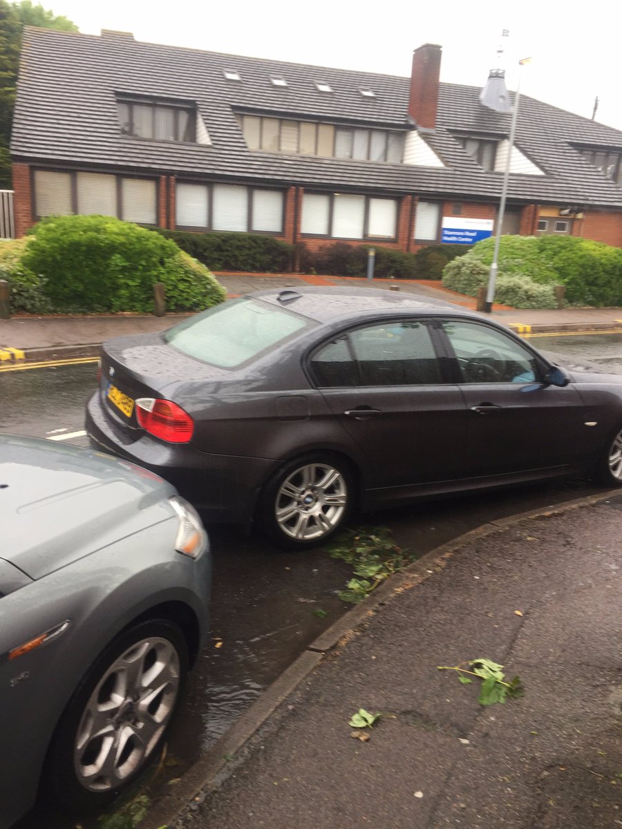 Paul464646's tweet photo. Parking like a twat in Stevenage today, many thanks to Herts Police #StevenageSthSNT #StevenageBC https://t.co/PZSSqvJvnD