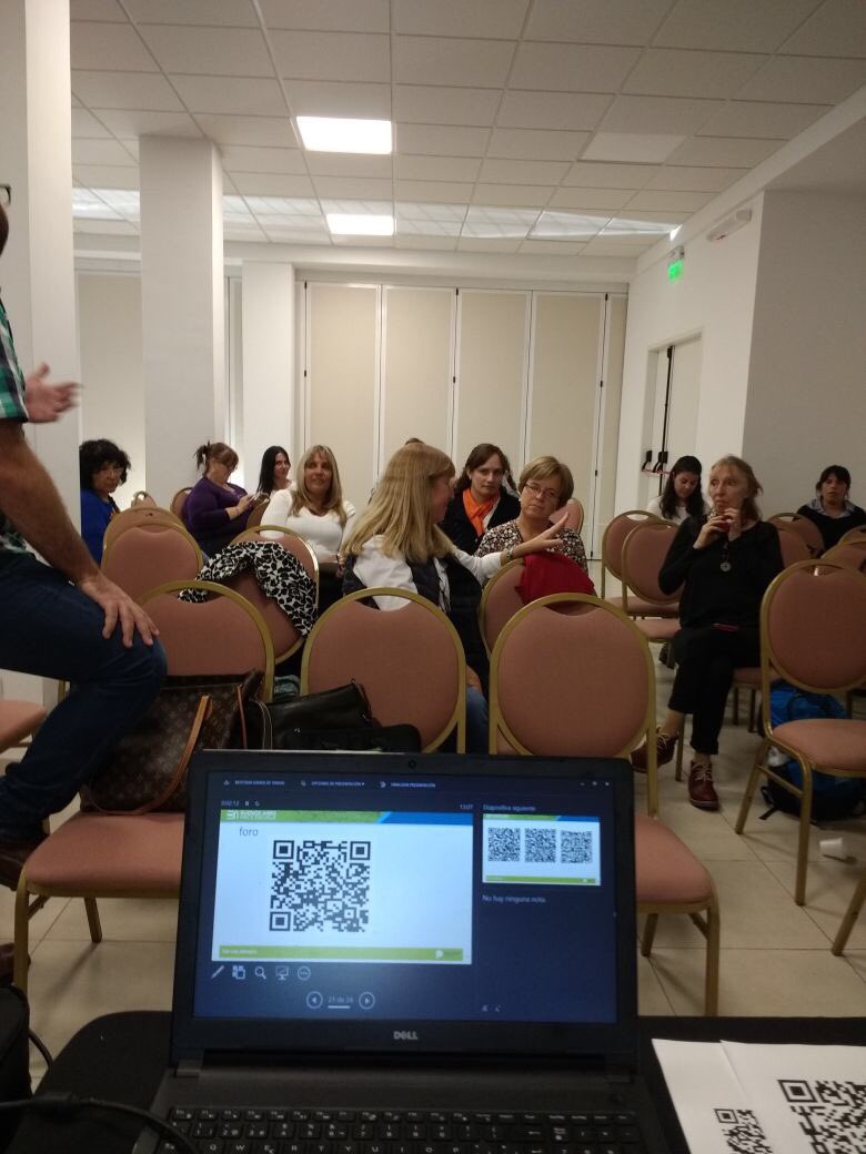 javierjamui's tweet photo. Capacitación en Nivel Inicial del Ambiente Natural y Social. Trabajando co QR #BAHEMayo #EFIDFC https://t.co/lF4GuVJMxR