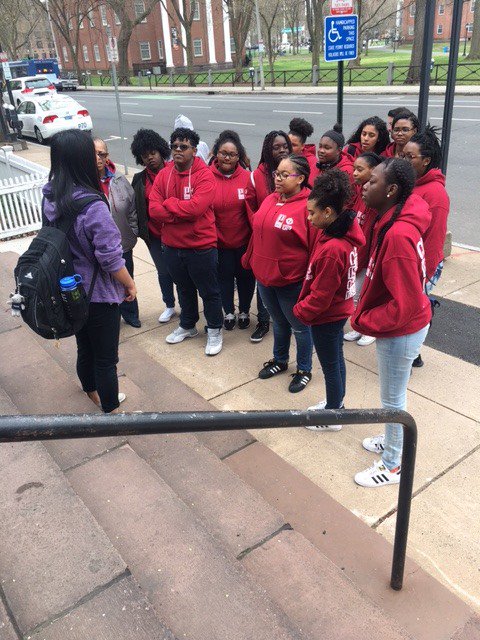 PCCC_GEARUP's tweet photo. Yale University Walking Tour #collegetour2017 https://t.co/fG2PeqOmWp