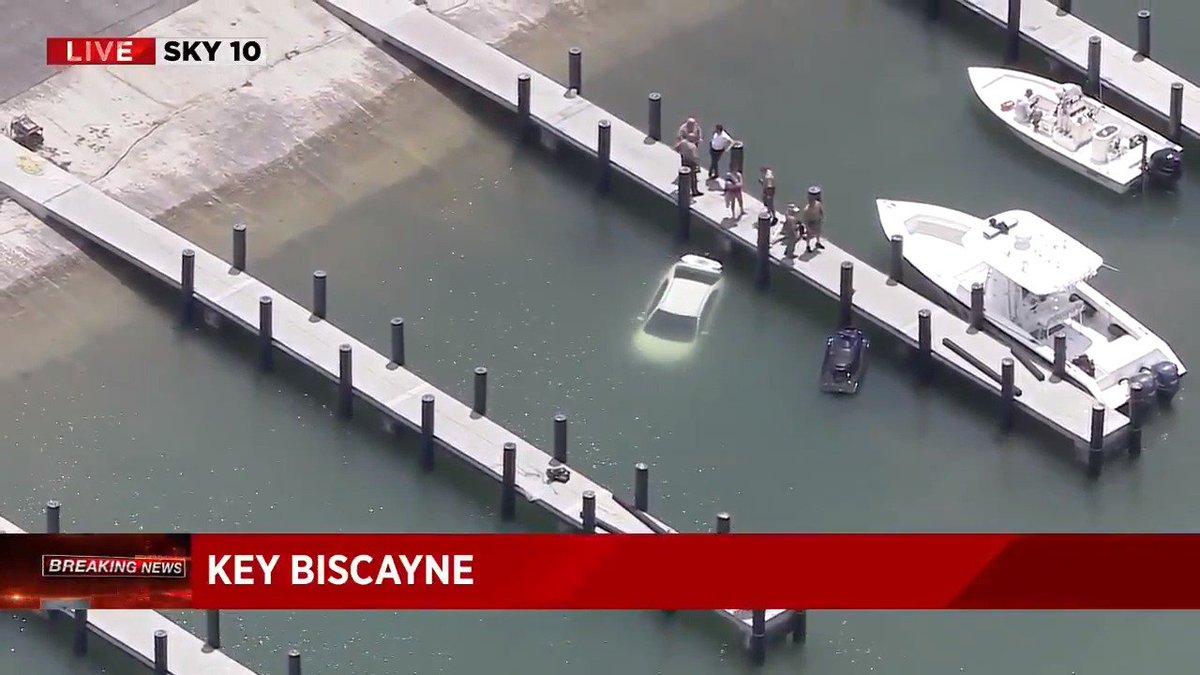 Car found submerged at Crandon Marina on Key Biscayne bit.ly/2rr6IRN https://t.co/ALWTOI13yw