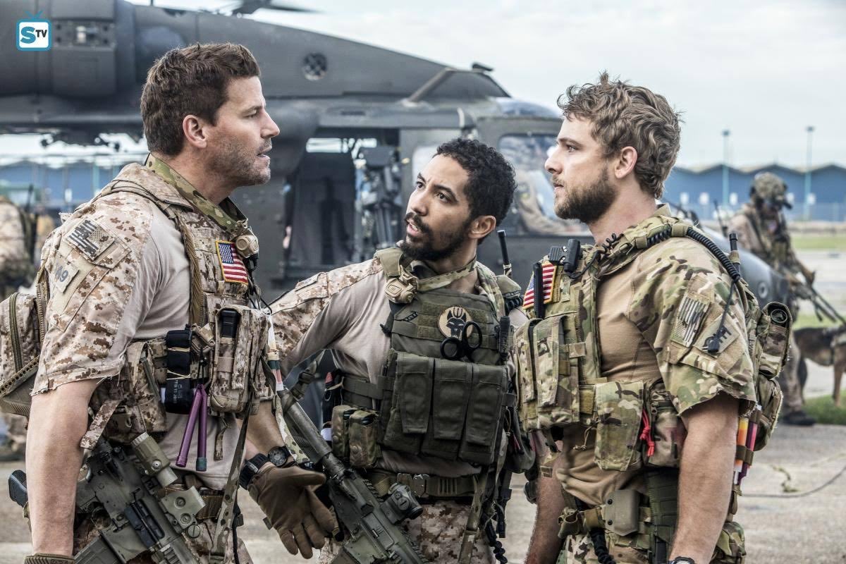 HE LOOKS SO GORGEOUS ❤😍😍😘 #davidboreanaz #maxtheriot #neilbrownjr #jasonhayes #sealteam #cbs #sealteamcbs